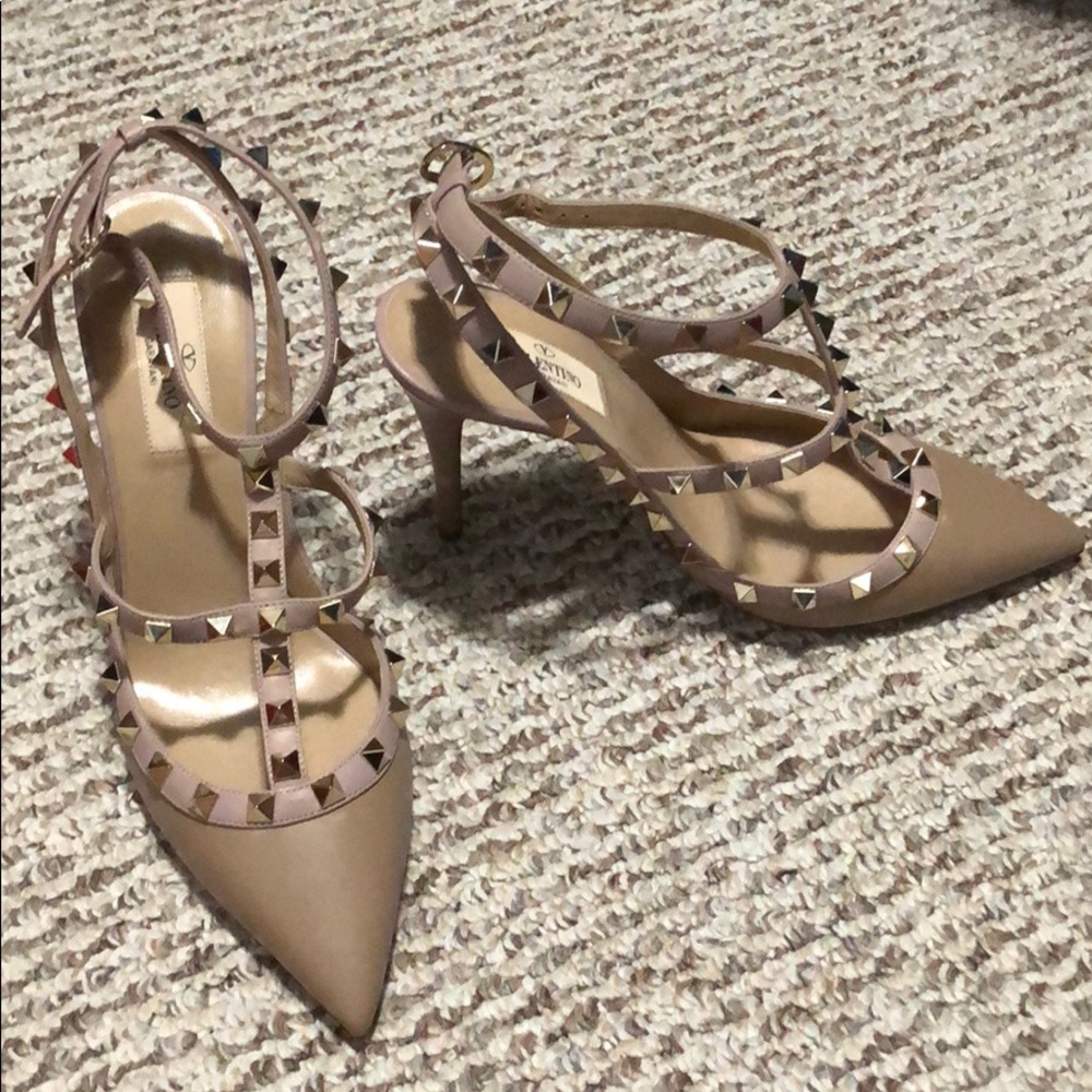Valentino Garavani Rockstud T-Strap Pump 100 MM